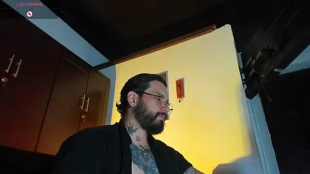 Snapshot of CamiloGray_ chatting on 02-09-26, 01:37 CamiloGray online show from 02-09-26, 01:37