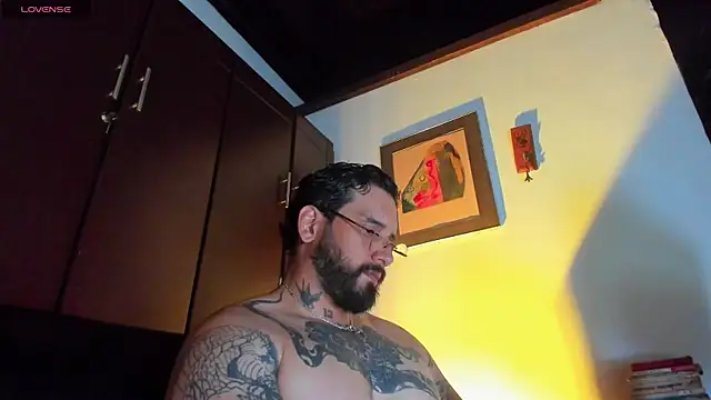 Snapshot of CamiloGray_ chatting on 04-29-26, 02:10 CamiloGray online show from 04-29-26, 02:10