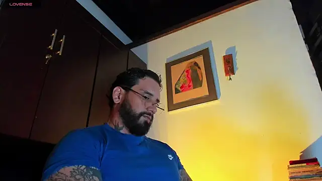 Snapshot of CamiloGray_ chatting on 05-05-26, 01:52 CamiloGray online show from 05-05-26, 01:52