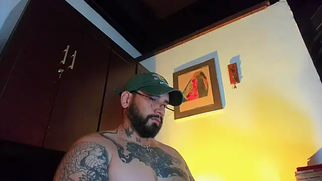 Snapshot of CamiloGray_ chatting on 05-15-26, 02:02 CamiloGray online show from 05-15-26, 02:02