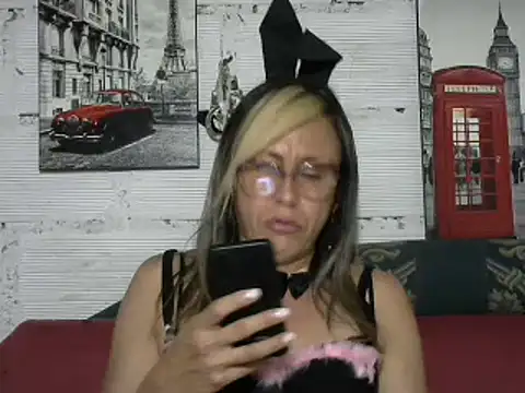 divahot08 online show from 01-11-25, 10:18