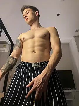 Snapshot of mark_streemm chatting on 03-20-25, 02:21 mark streemm online show from 03-20-25, 02:21