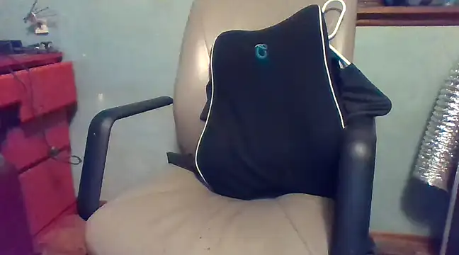 Snapshot of peaches_playz chatting on 02-15-25, 09:37 peaches playz online show from 02-15-25, 09:37