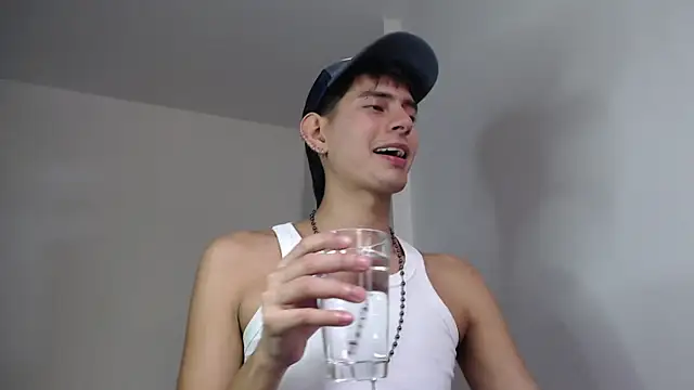 Snapshot of imdavo23 chatting on 12-15-25, 06:56 imdavo23 online show from 12-15-25, 06:56