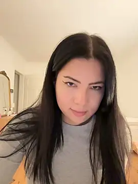 clairewntr online show from 12-18-24, 04:06