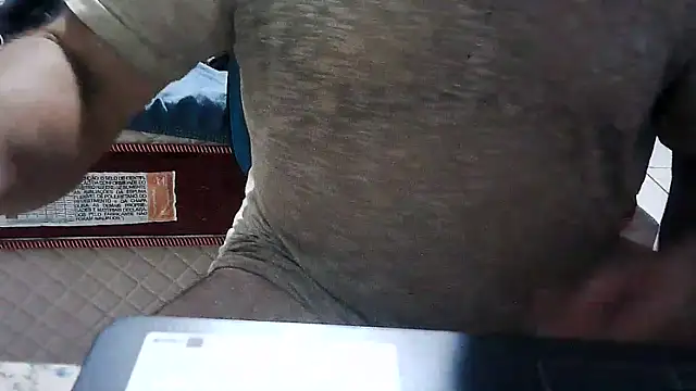 Snapshot of eduar570 chatting on 10-20-25, 12:44 eduar570 online show from 10-20-25, 12:44