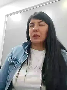 aisha latina online show from 02-06-25, 07:18