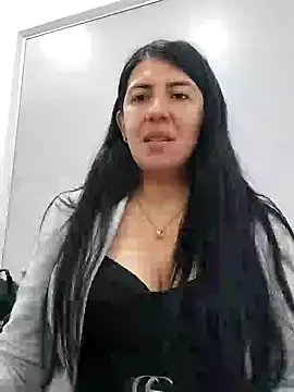 aisha latina online show from 02-21-25, 04:37