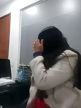 aisha latina online show from 09-18-25, 02:30