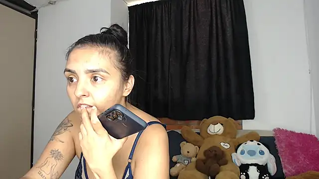 Snapshot of kathy_luisa chatting on 12-18-25, 04:35 kathy luisa online show from 12-18-25, 04:35