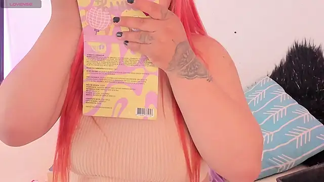 Snapshot of SophieRossi chatting on 10-28-25, 12:52 SophieRossi online show from 10-28-25, 12:52