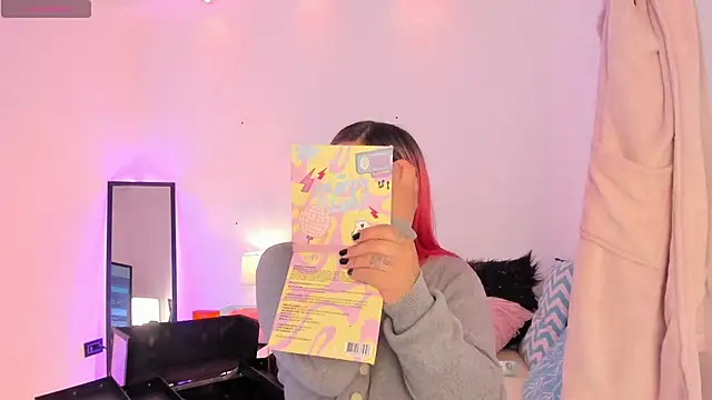 Snapshot of SophieRossi chatting on 11-08-25, 03:39 SophieRossi online show from 11-08-25, 03:39