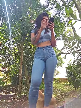 Snapshot of Yuky_ta chatting on 02-15-25, 06:55 Yuky ta online show from 02-15-25, 06:55