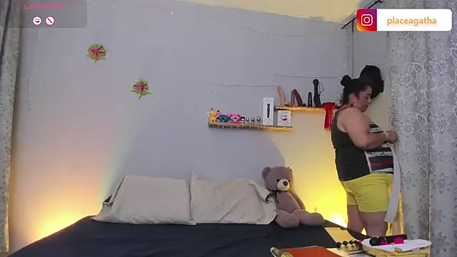 Snapshot of agathaxxx-69 chatting on 02-28-25, 08:18 agathaxxx-69 online show from 02-28-25, 08:18