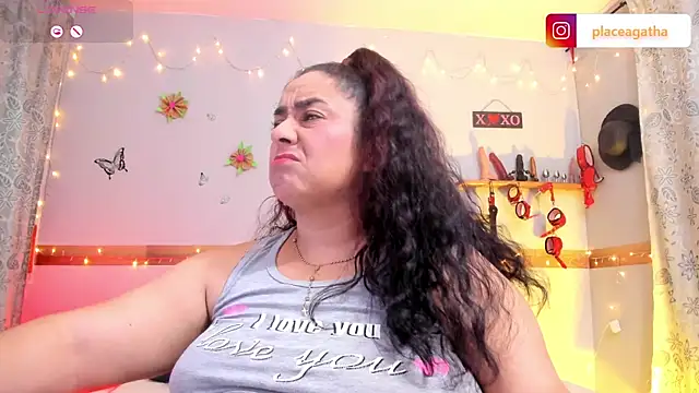 Snapshot of agathaxxx-69 chatting on 03-17-25, 10:49 agathaxxx-69 online show from 03-17-25, 10:49