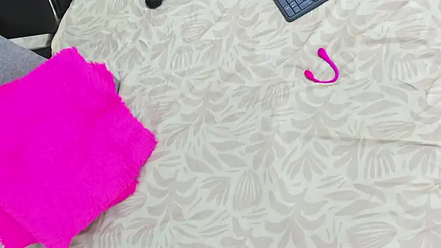 Snapshot of MiaCelestte chatting on 02-02-25, 12:24 MiaCelestte online show from 02-02-25, 12:24