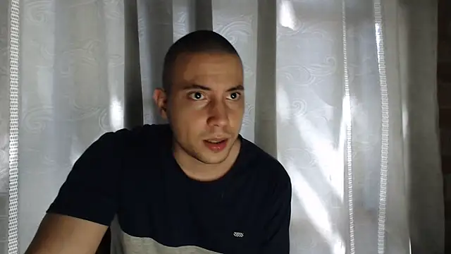 Snapshot of Armando_2002 chatting on 11-17-25, 05:52 Armando 2002 online show from 11-17-25, 05:52