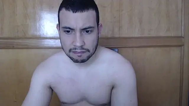 Snapshot of Armando_2002 chatting on 06-12-26, 05:56 Armando 2002 online show from 06-12-26, 05:56