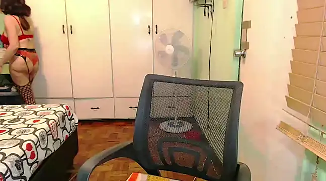 Snapshot of Ezradeliciosa chatting on 12-20-24, 02:08 Ezradeliciosa online show from 12-20-24, 02:08