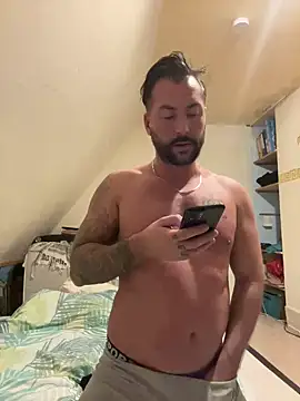 Snapshot of 2guysforu chatting on 02-06-25, 05:09 2guysforu online show from 02-06-25, 05:09