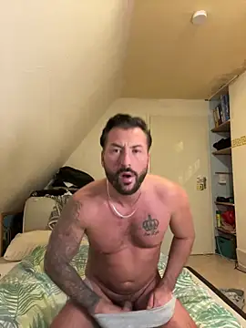 Snapshot of 2guysforu chatting on 02-15-25, 09:59 2guysforu online show from 02-15-25, 09:59