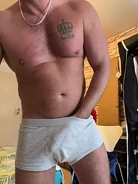 Snapshot of 2guysforu chatting on 02-16-25, 02:32 2guysforu online show from 02-16-25, 02:32