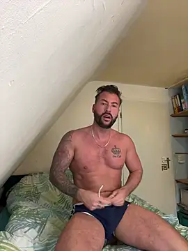 Snapshot of 2guysforu chatting on 03-09-25, 07:12 2guysforu online show from 03-09-25, 07:12