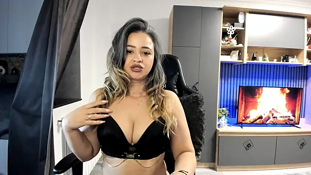 Snapshot of Claire95_ chatting on 03-02-25, 04:39 Claire95 online show from 03-02-25, 04:39