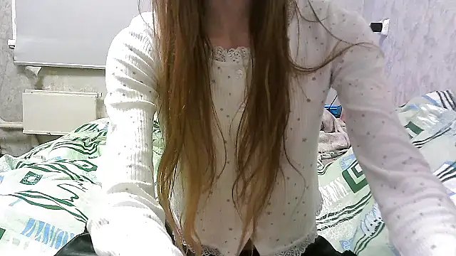 Snapshot of KittyBounty chatting on 12-14-25, 10:25 KittyBounty online show from 12-14-25, 10:25