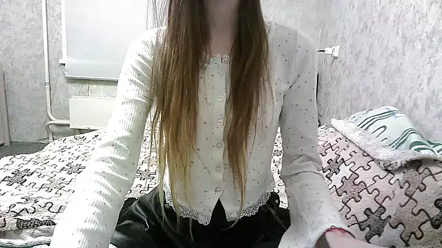 Snapshot of KittyBounty chatting on 12-19-25, 03:19 KittyBounty online show from 12-19-25, 03:19