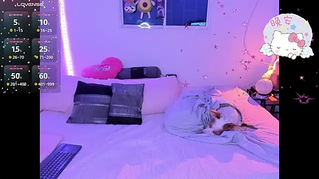 Snapshot of MollyG18 chatting on 10-18-25, 12:24 MollyG18 online show from 10-18-25, 12:24