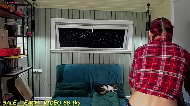 SandyChris online show from 12-17-25, 09:04