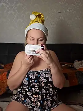 Snapshot of Marushka chatting on 12-24-24, 04:51 Marushka online show from 12-24-24, 04:51