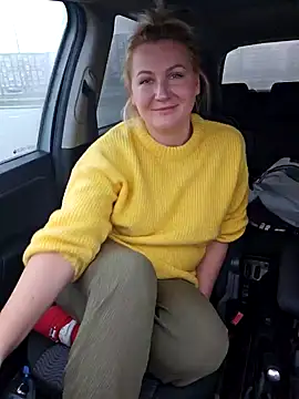 Snapshot of Marushka chatting on 12-27-24, 07:40 Marushka online show from 12-27-24, 07:40