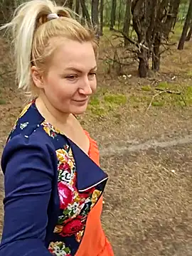 Snapshot of Marushka chatting on 09-11-25, 06:57 Marushka online show from 09-11-25, 06:57