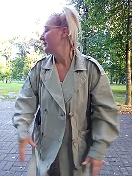 Snapshot of Marushka chatting on 09-18-25, 05:53 Marushka online show from 09-18-25, 05:53