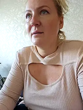 Snapshot of Marushka chatting on 10-02-25, 06:09 Marushka online show from 10-02-25, 06:09