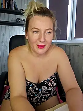 Snapshot of Marushka chatting on 10-23-25, 09:08 Marushka online show from 10-23-25, 09:08