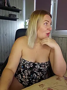 Snapshot of Marushka chatting on 11-28-25, 08:39 Marushka online show from 11-28-25, 08:39