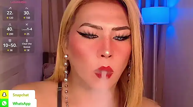 Snapshot of QUEEN_GIAMOORE69 chatting on 12-14-24, 01:28 QUEEN GIAMOORE69 online show from 12-14-24, 01:28