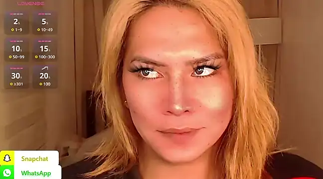 Snapshot of QUEEN_GIAMOORE69 chatting on 12-20-24, 10:54 QUEEN GIAMOORE69 online show from 12-20-24, 10:54