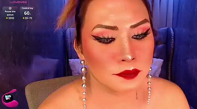 Snapshot of QUEEN_GIAMOORE69 chatting on 02-27-25, 08:53 QUEEN GIAMOORE69 online show from 02-27-25, 08:53