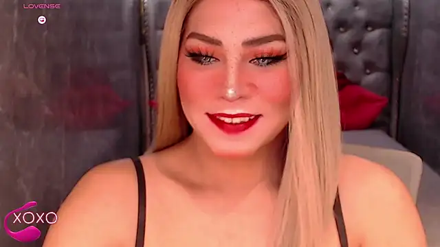 Snapshot of QUEEN_GIAMOORE69 chatting on 09-26-25, 09:52 QUEEN GIAMOORE69 online show from 09-26-25, 09:52