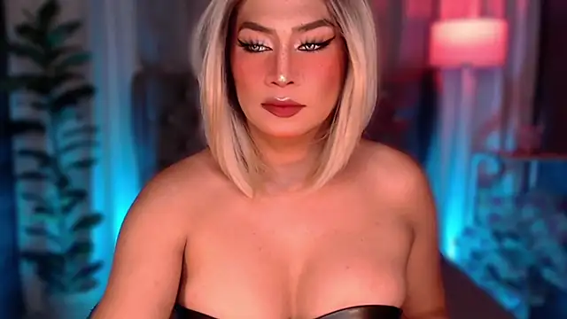 Snapshot of QUEEN_GIAMOORE69 chatting on 02-13-26, 09:44 QUEEN GIAMOORE69 online show from 02-13-26, 09:44