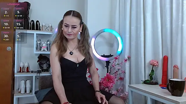Snapshot of magenta_maturr chatting on 09-14-25, 01:32 magenta maturr online show from 09-14-25, 01:32