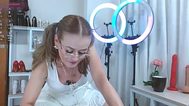 Snapshot of magenta_maturr chatting on 09-18-25, 09:28 magenta maturr online show from 09-18-25, 09:28