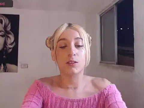 Snapshot of andreahhill chatting on 02-20-25, 04:39 andreahhill online show from 02-20-25, 04:39