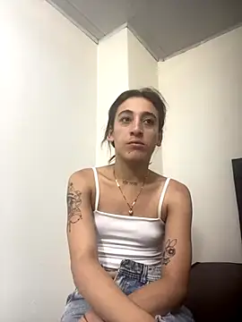 Snapshot of andreahhill chatting on 10-29-25, 07:48 andreahhill online show from 10-29-25, 07:48