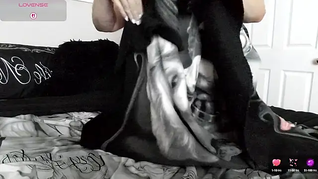 julimonroe online show from 09-17-25, 03:19