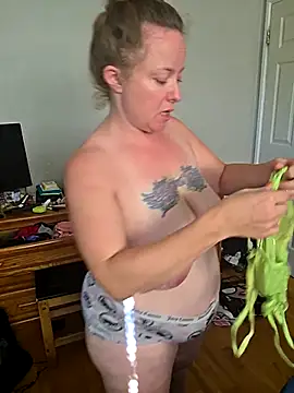 julimonroe online show from 10-08-25, 03:09